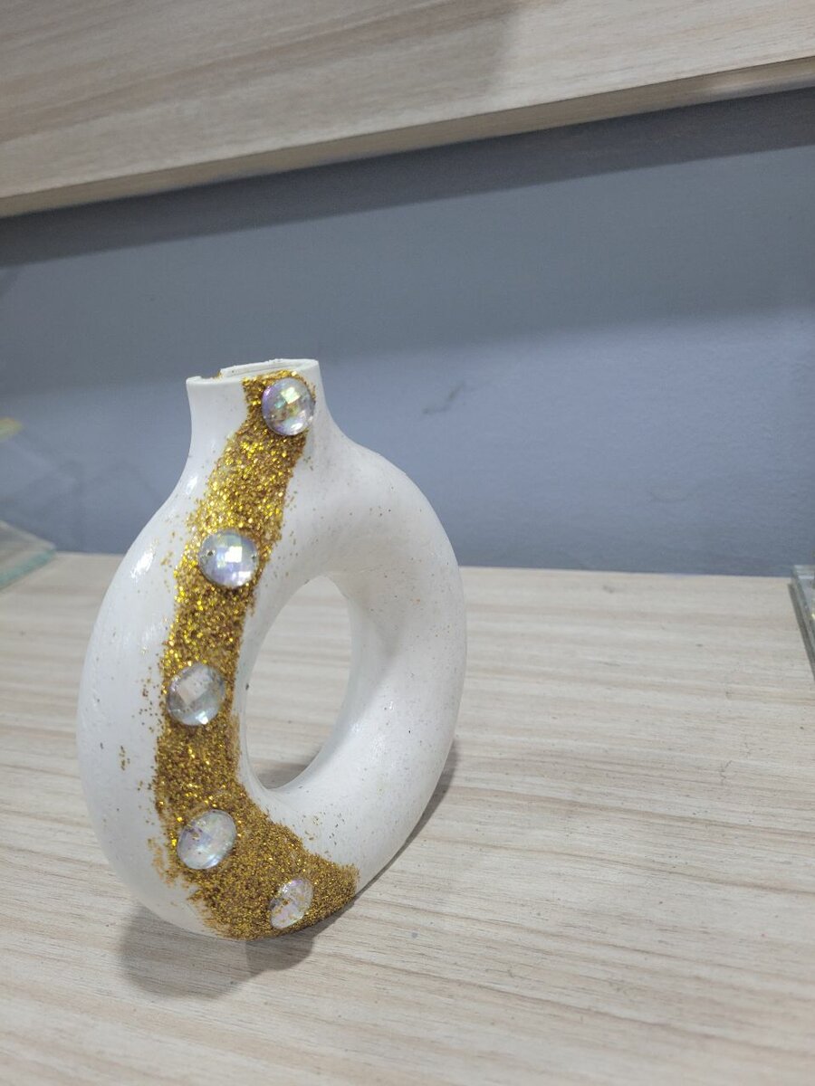 Vase décoratif en céramique blanc