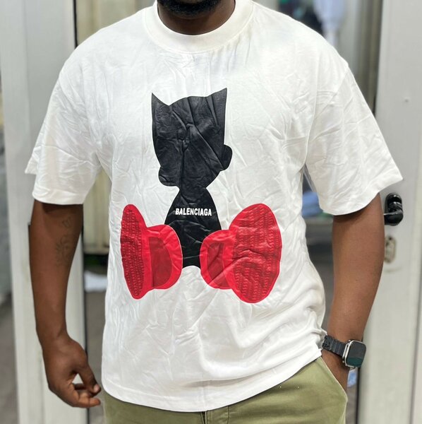T-shirt graphique Balenciaga élégant