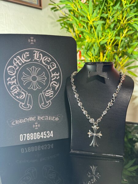 Chaîne Chrome Hearts ️