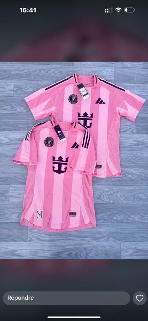 Maillot rose de football