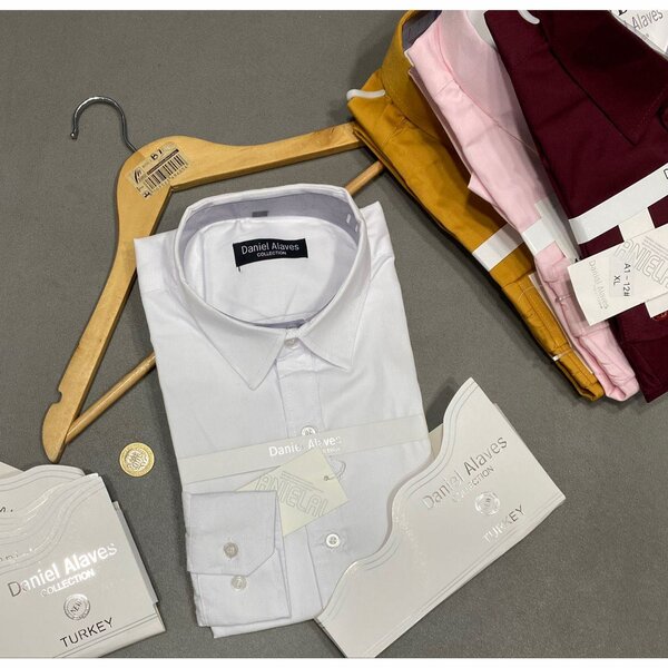 Chemise simple et pour costume