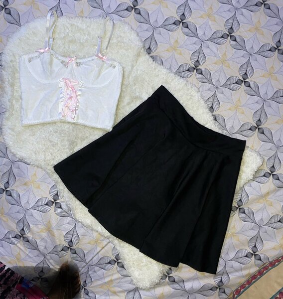 Ensemble Jupe Noire et Haut