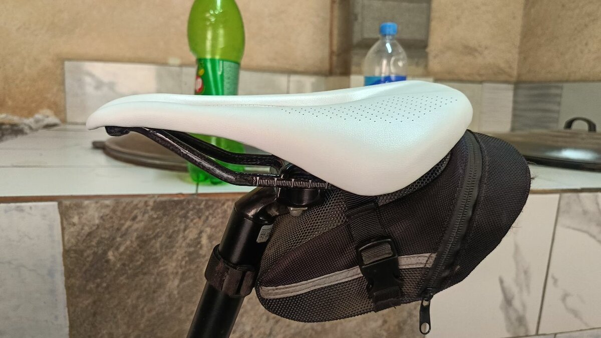 Карбоновое седло Elite One. Вес 160гр. 270х155 размер