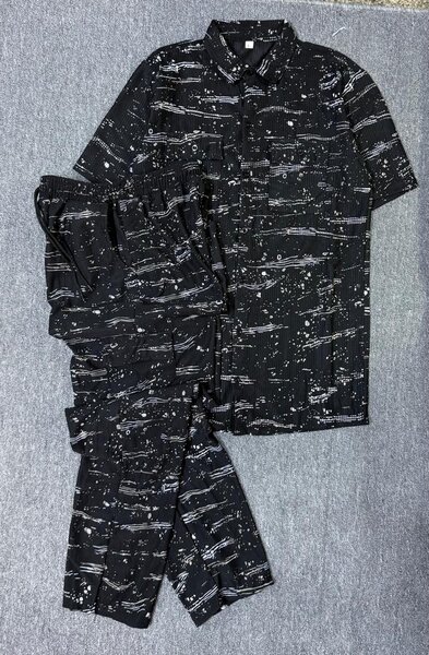 Ensemble de pyjama noir imprimé