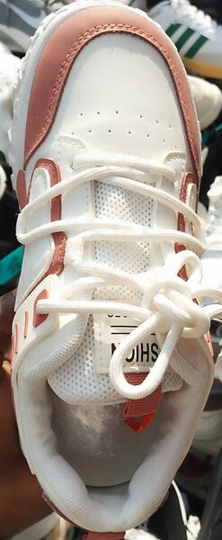 Baskets blanches et roses tendance