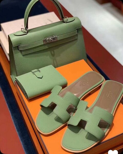 Sandales vertes en cuir avec sac à main