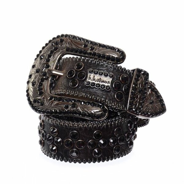 Ceinture en cuir cloutée