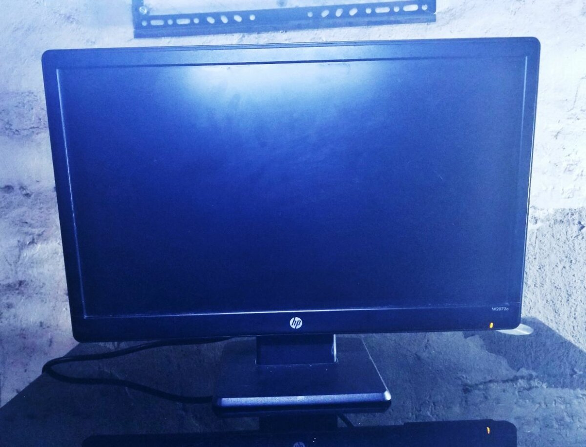 18.5 inch DELL MONITOR