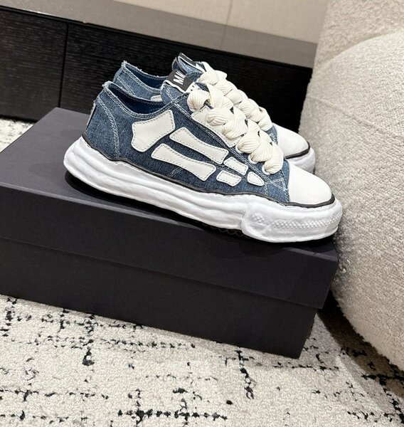 Baskets en denim stylées