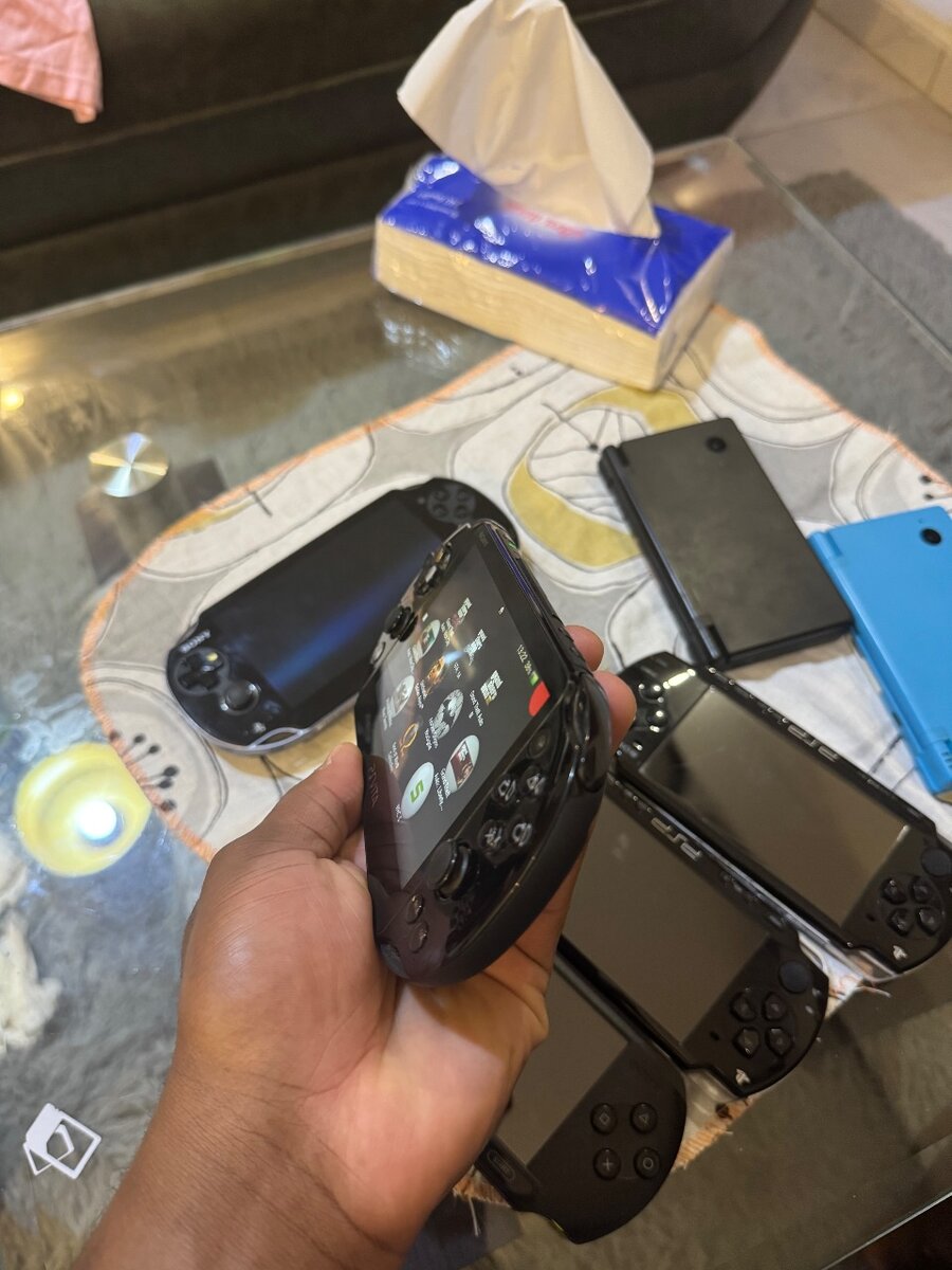 PS VITA SLIM 128GO AVEC 60 JEUX