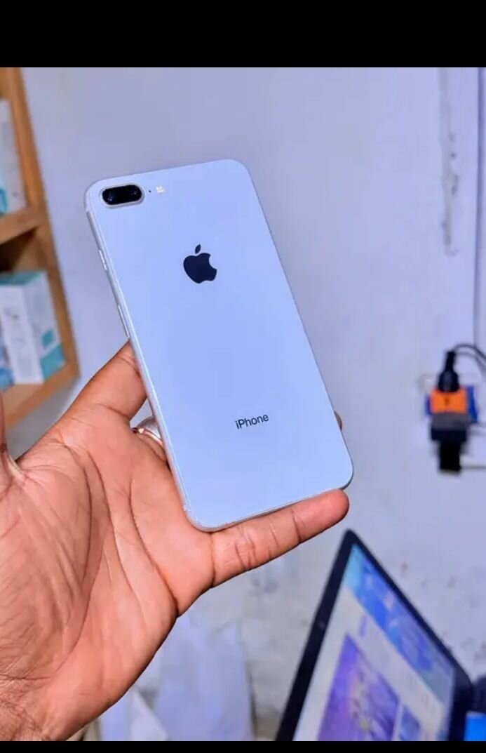 iPhone 8 Plus Argent 64 Go