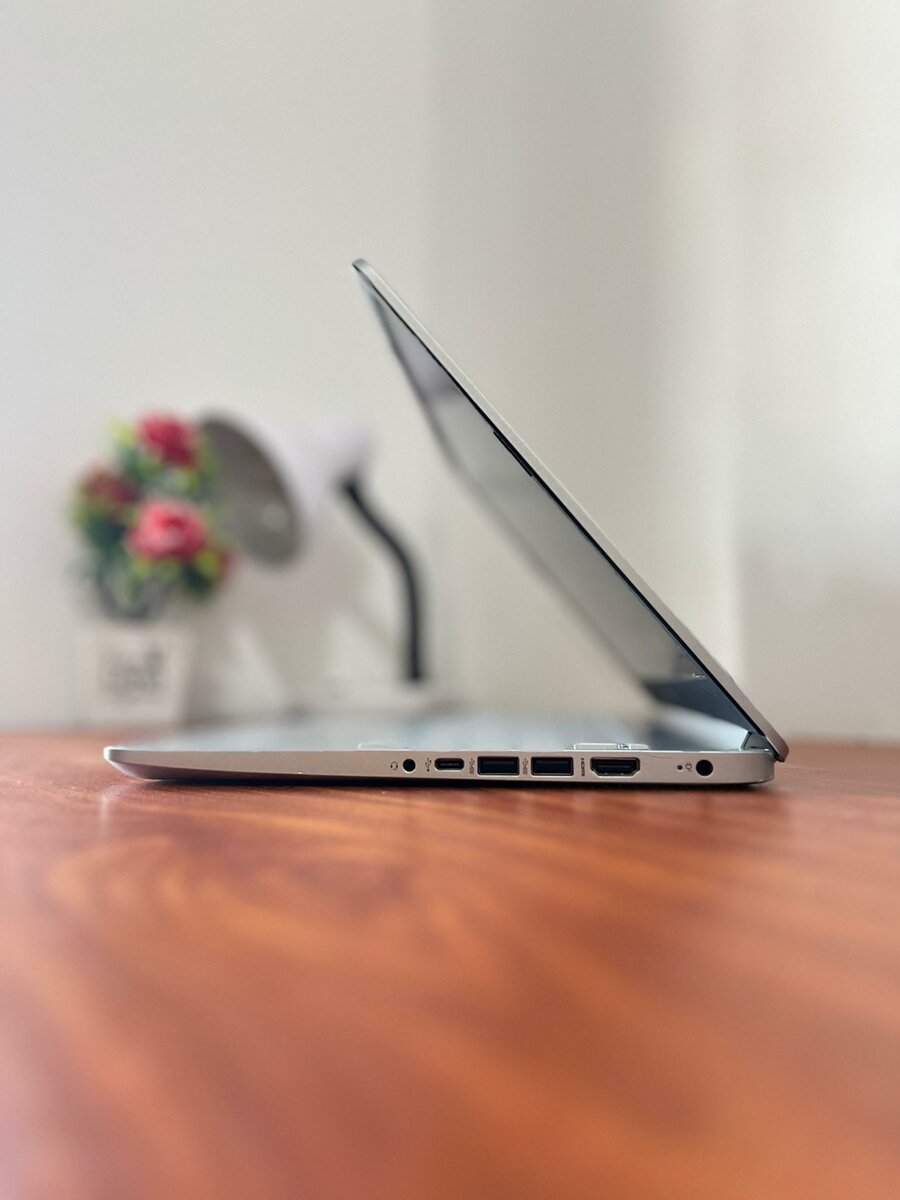 HP NOTEBOOK 14 CORE I3 256GB SSD 8GB RAM