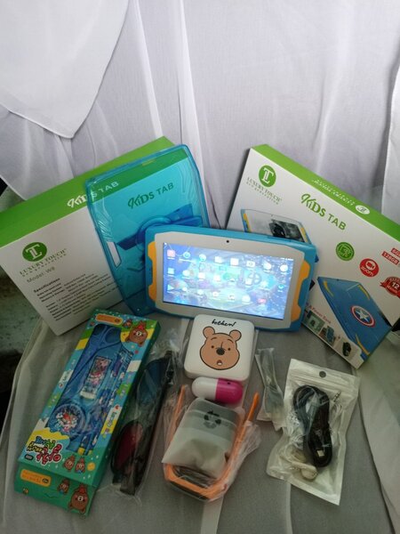 Tablette enfant écran blindé  Luxury Touch W8 Avec power ban