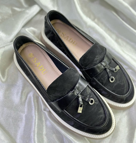 Лоферы черные