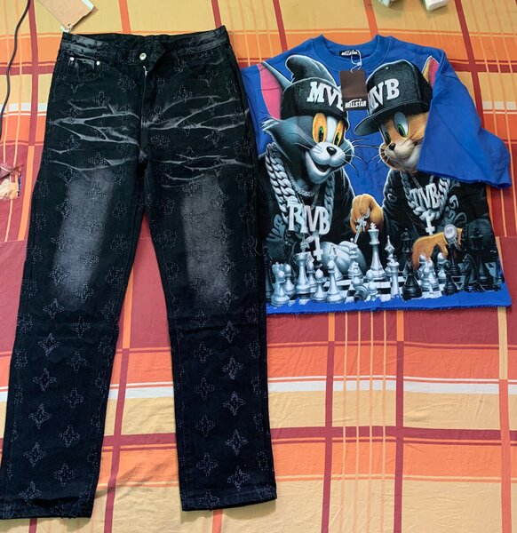 Ensemble jeans et sweat chat