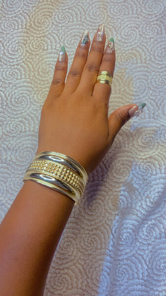 Bracelet en métal doré chic