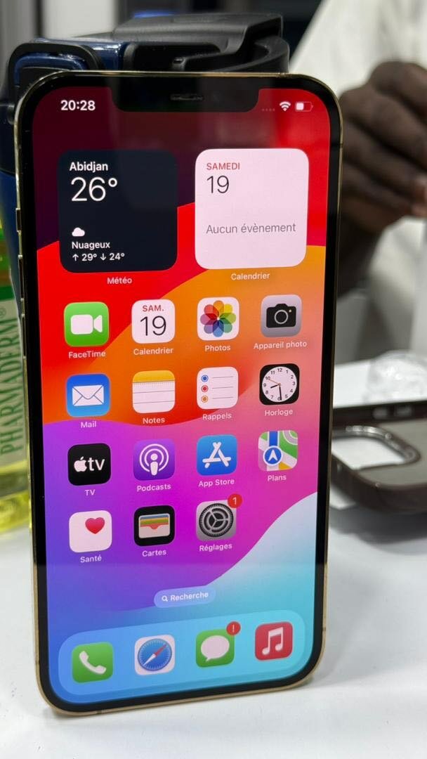 *iphone 14 pro max 128giga tout passe propre : 470.000