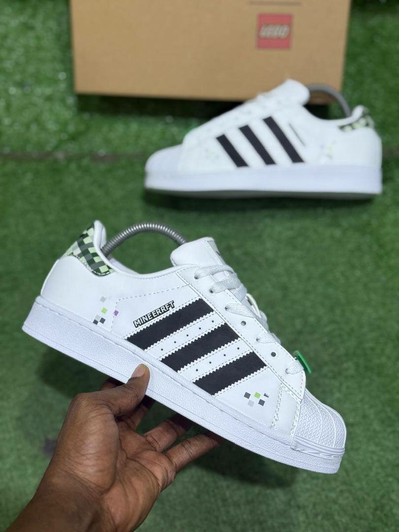 Sneakers Adidas x LEGO