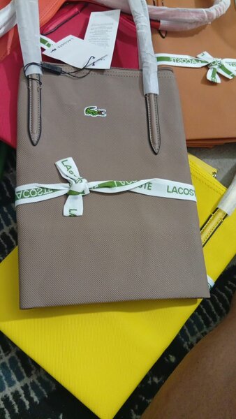 Sac à main Lacoste élégant