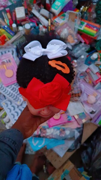 Perruque enfant fleurie