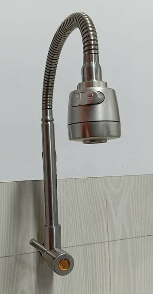 Robinet de cuisine type mural