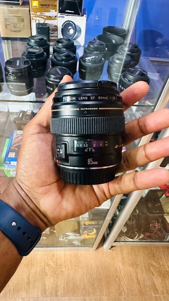 Canon EF 85mm F1.8 USM Lens