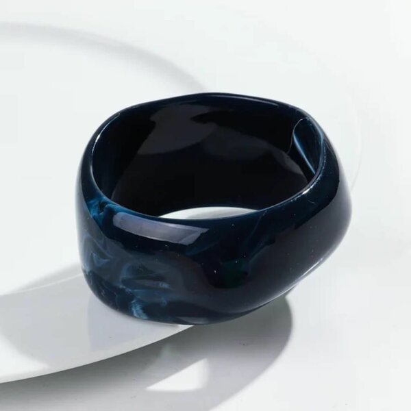 Bracelet en résine bleu élégant