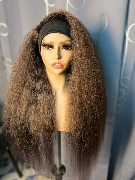 Perruque longue brune naturelle