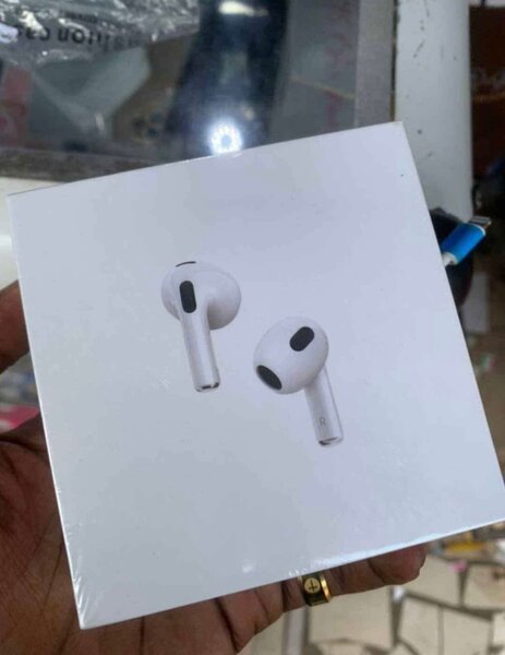 AirPods 4 ANC