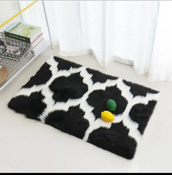 Tapis en fausse fourrure noir et blanc