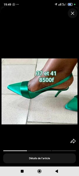 Chaussures vertes à talons hauts