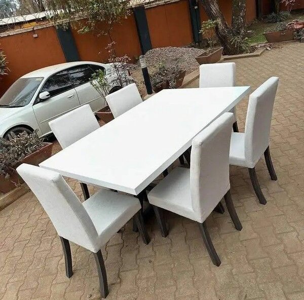 Table et chaises salle à manger