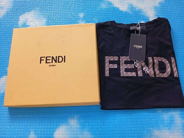 T-shirt FENDI noir avec logo marron
