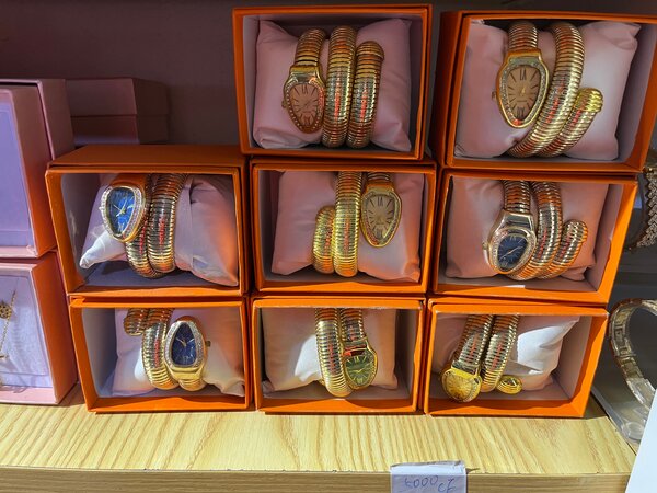 Montres Serpentines Élégantes