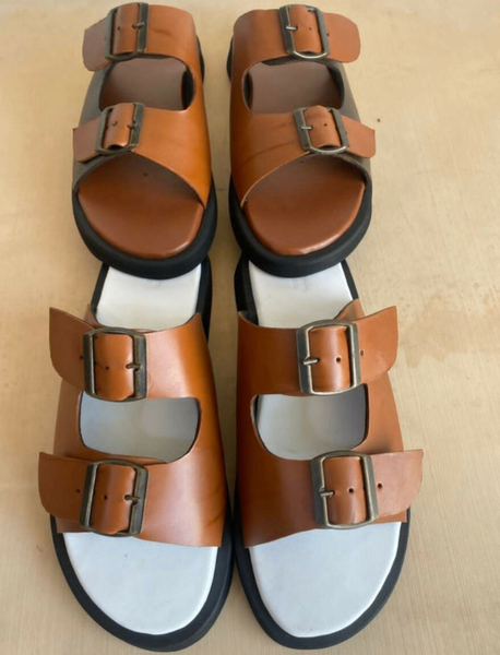 Sandales en cuir marron