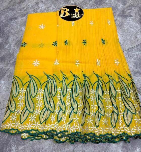 Robe en dentelle florale élégante