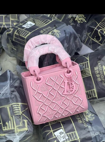 Sac à main rose en cuir Dior