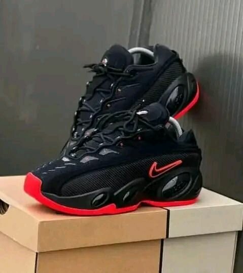 Chaussures Nike noir et rouge