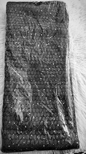 Tissu dentelle noir à sequins