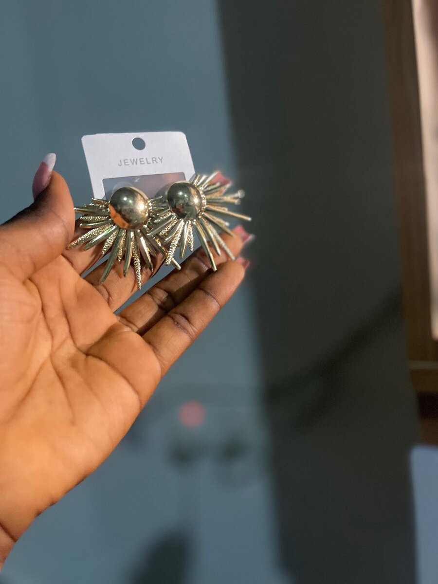 Non tarnish gold earring