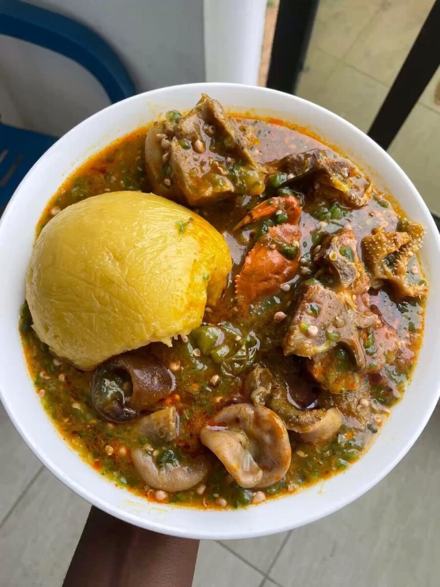 Plat d'Egusi avec Foufou