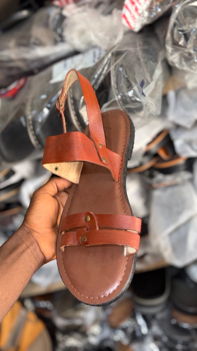 Sandales en cuir marron