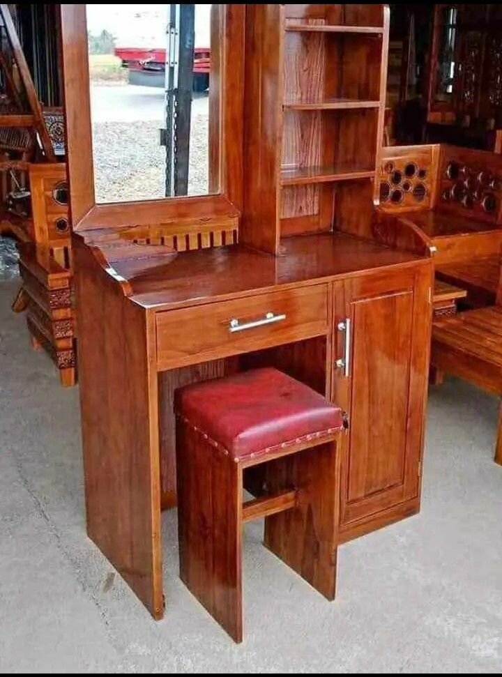 Table de toilette en bois avec miroir