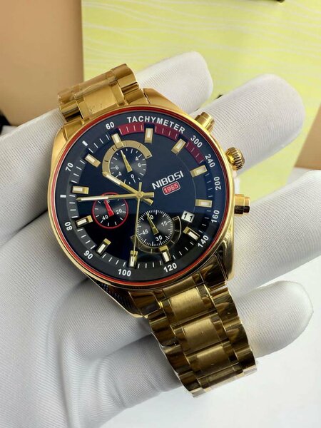 Montre chronographe dorée