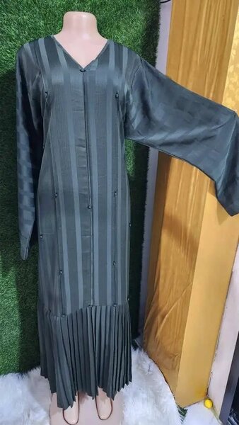 Abaya grise moderne pour femmes musulmanes