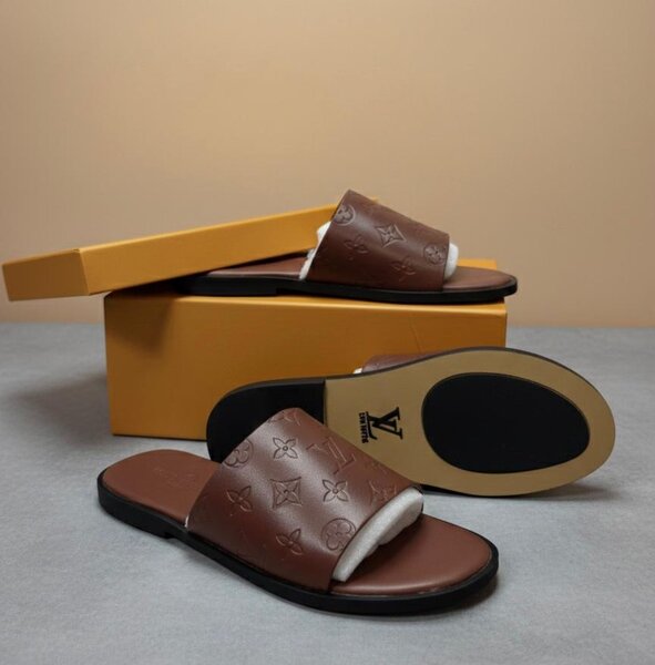 Mules Louis Vuitton en cuir marron