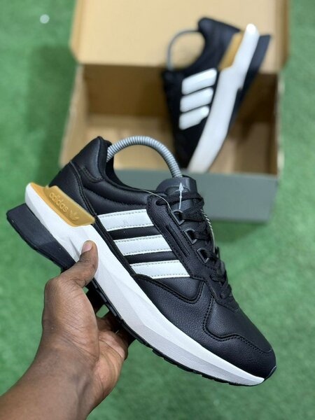 Chaussures Adidas noires