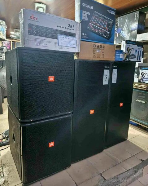 Enceinte professionnelle JBL