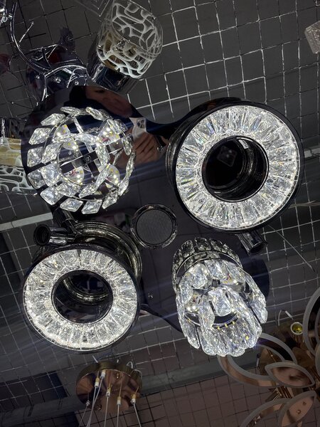 Новинка светодиодная люстра на 20 кВ качество отличное