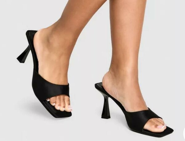 Sandales à talons carrés élégantes